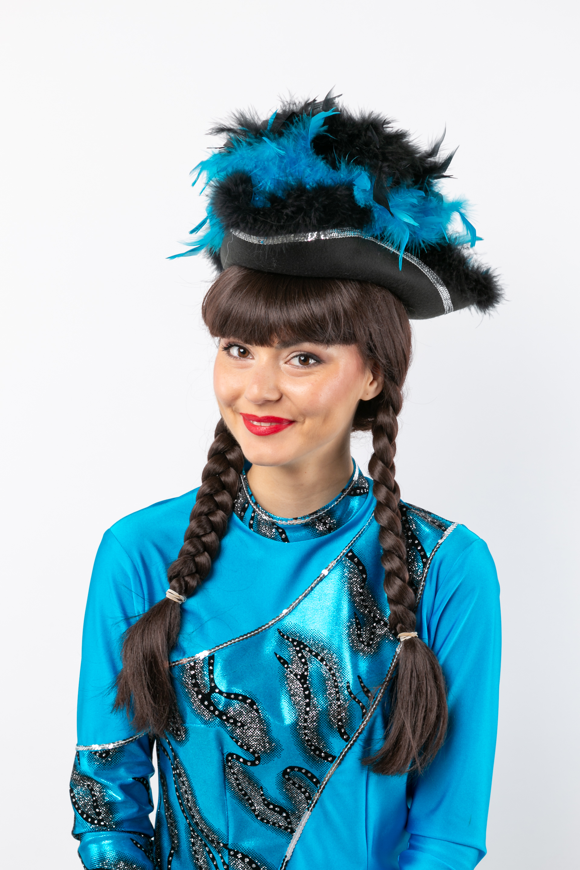 Chapeau à plumes, noir-turquoise